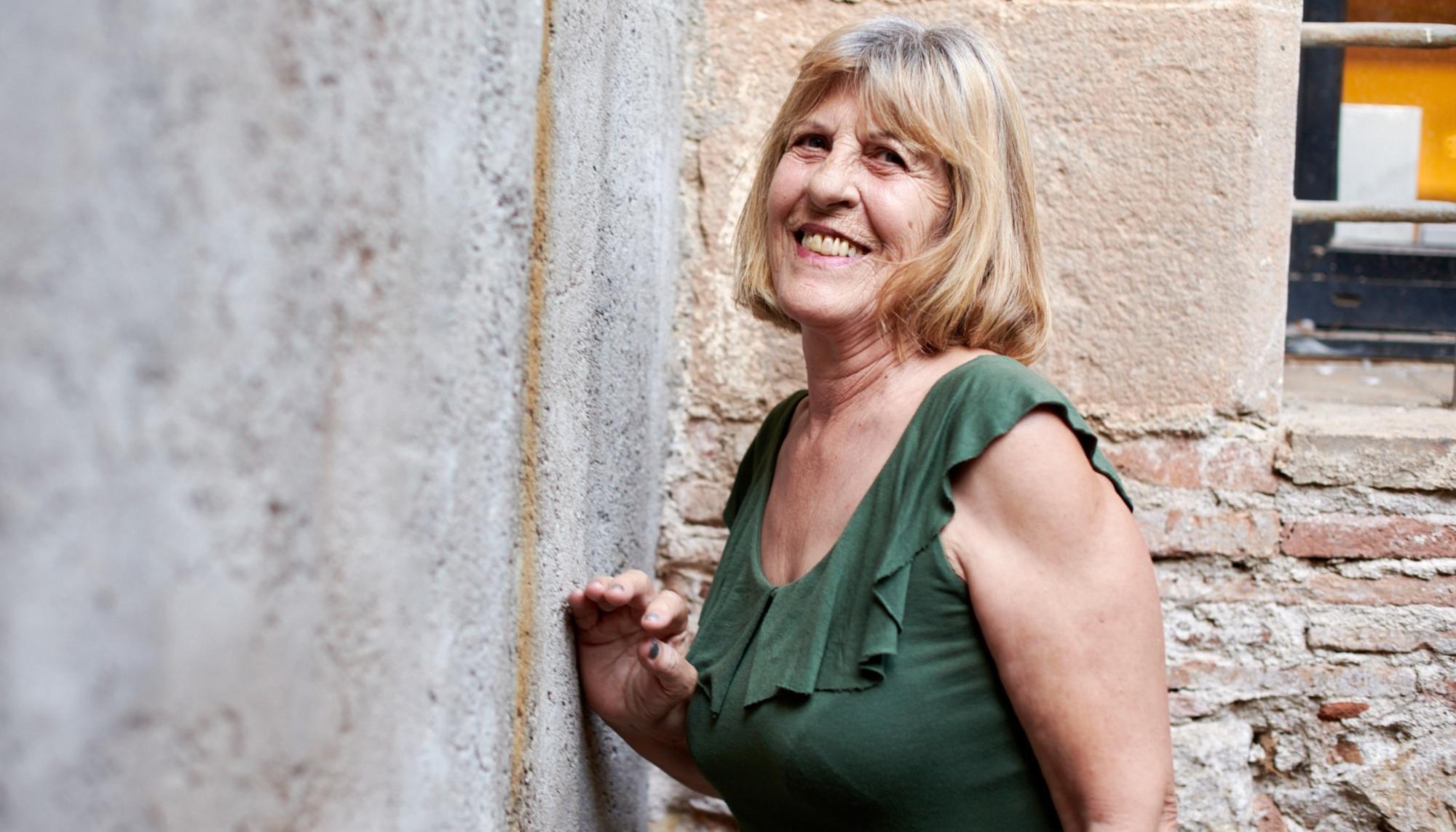 La escritora Ángela Sánchez Pérez, autora de ‘La dama roja’, biografía de Carmen de Burgos